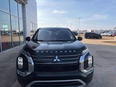 Used 2024 Mitsubishi Outlander SE image 6