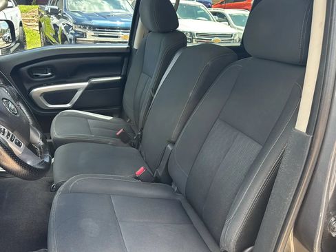 Used 2017 Nissan Titan SV AWD/4WD image 14