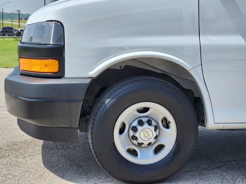 Certified 2025 Chevrolet Express 3500 LS RWD image 9