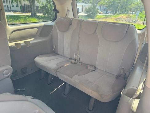 Used 2012 Kia Sedona LX FWD image 18