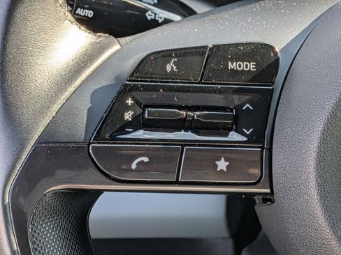 Used 2025 Hyundai Elantra Limited FWD image 19