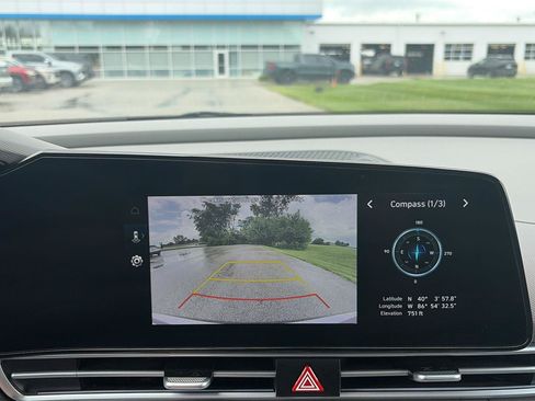 Used 2025 Hyundai Elantra SEL FWD image 22