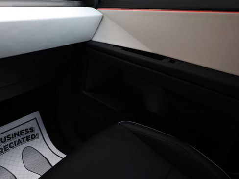 Used 2024 Tesla Cybertruck AWD Crew Cab image 40