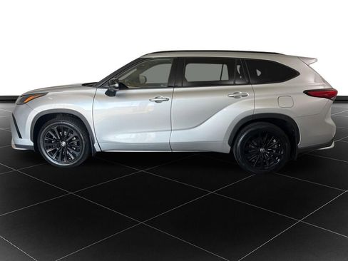 Used 2023 Toyota Highlander XSE AWD/4WD image 2