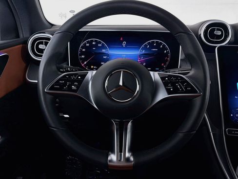 Used 2026 Mercedes-Benz GLC 300 image 19