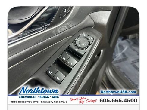 Used 2023 Chevrolet Traverse LT AWD/4WD image 11