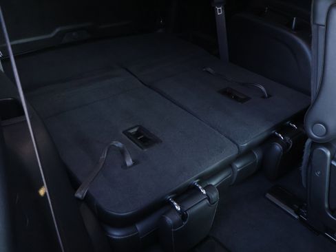 Used 2021 GMC Acadia SLT w/ Premium Package image 16