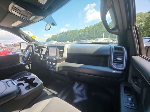 Used 2024 RAM 3500 Tradesman w/ Chrome Appearance Group image 32