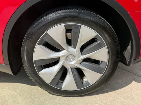 Used 2023 Tesla Model Y Long Range AWD/4WD image 13