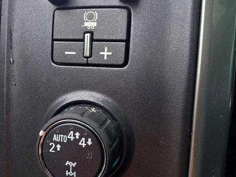 Used 2018 Chevrolet Silverado 1500 LTZ Z71 w/ Centennial Edition image 12