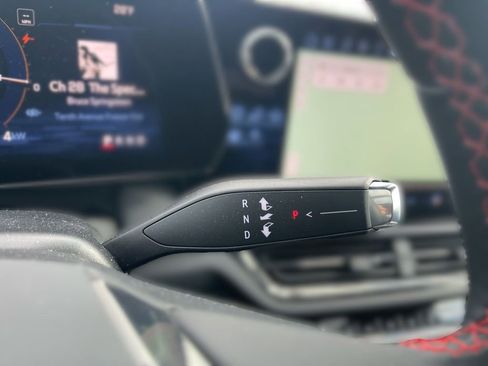 Used 2025 Chevrolet Equinox EV RS w/ Convenience Package II image 32