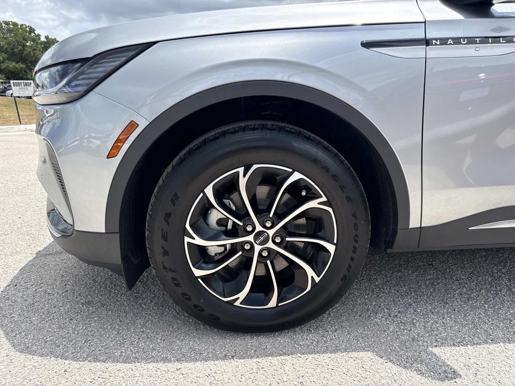 New 2026 Lincoln Nautilus Premier w/ Equipment Group 102A AWD/4WD image 10