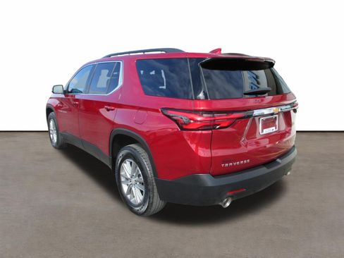 Used 2023 Chevrolet Traverse LT image 3