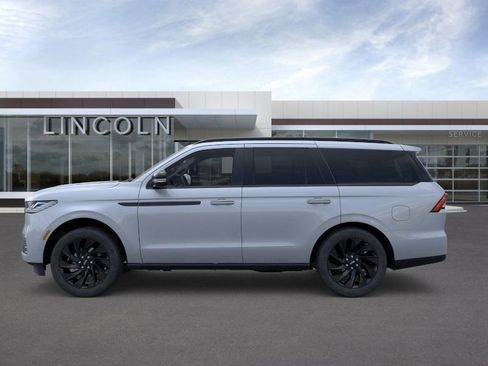 New 2025 Lincoln Navigator Reserve w/ Jet Appearance Package image 3