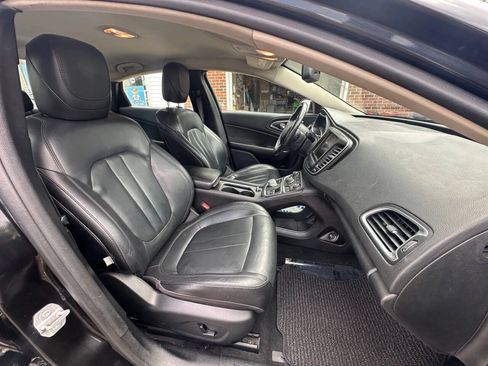 Used 2017 Chrysler 200 Limited Platinum FWD image 13