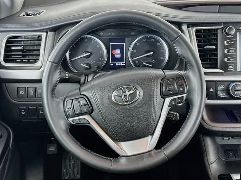 Used 2017 Toyota Highlander Limited FWD image 18