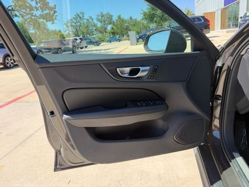 Certified 2025 Volvo V60 B5 Cross Country Plus AWD/4WD image 20