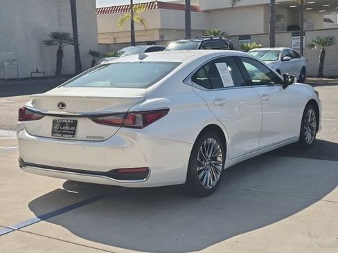 Used 2024 Lexus ES 300h w/ Accessory Package (Z1) FWD image 5