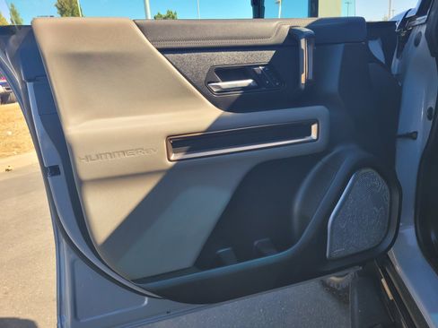 Used 2025 GMC Hummer EV 2X AWD/4WD image 15