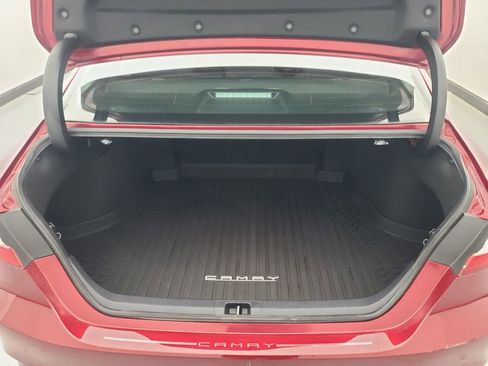 Used 2020 Toyota Camry LE image 18