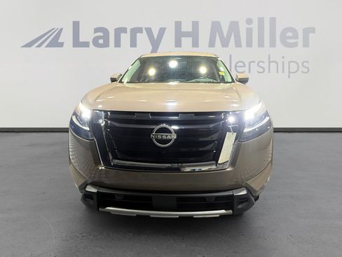 Certified 2024 Nissan Pathfinder Platinum w/ Cargo Package AWD/4WD image 8