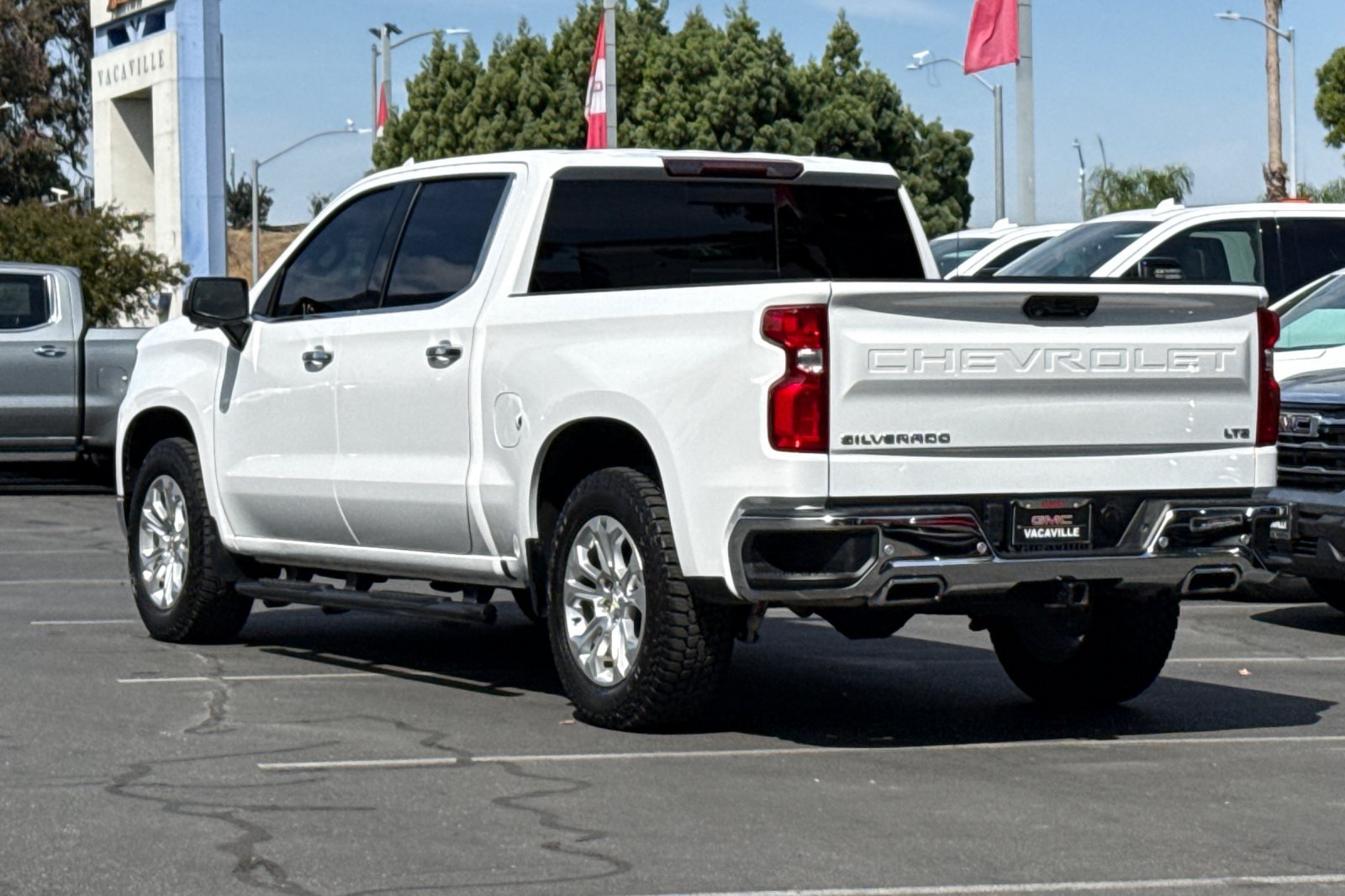 Used 2023 Chevrolet Silverado 1500 LTZ w/ LTZ Convenience Package II AWD/4WD image 7