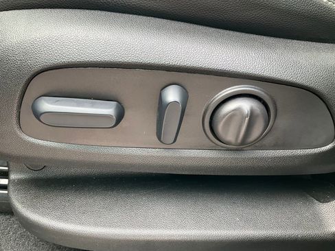 Used 2024 GMC Terrain SLT image 19