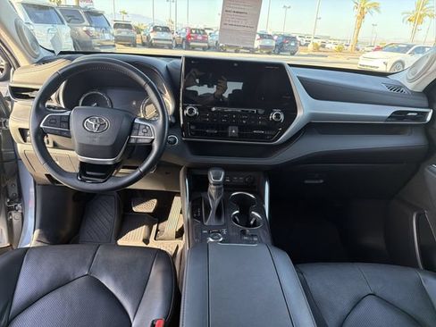 Used 2022 Toyota Highlander Platinum AWD/4WD image 14