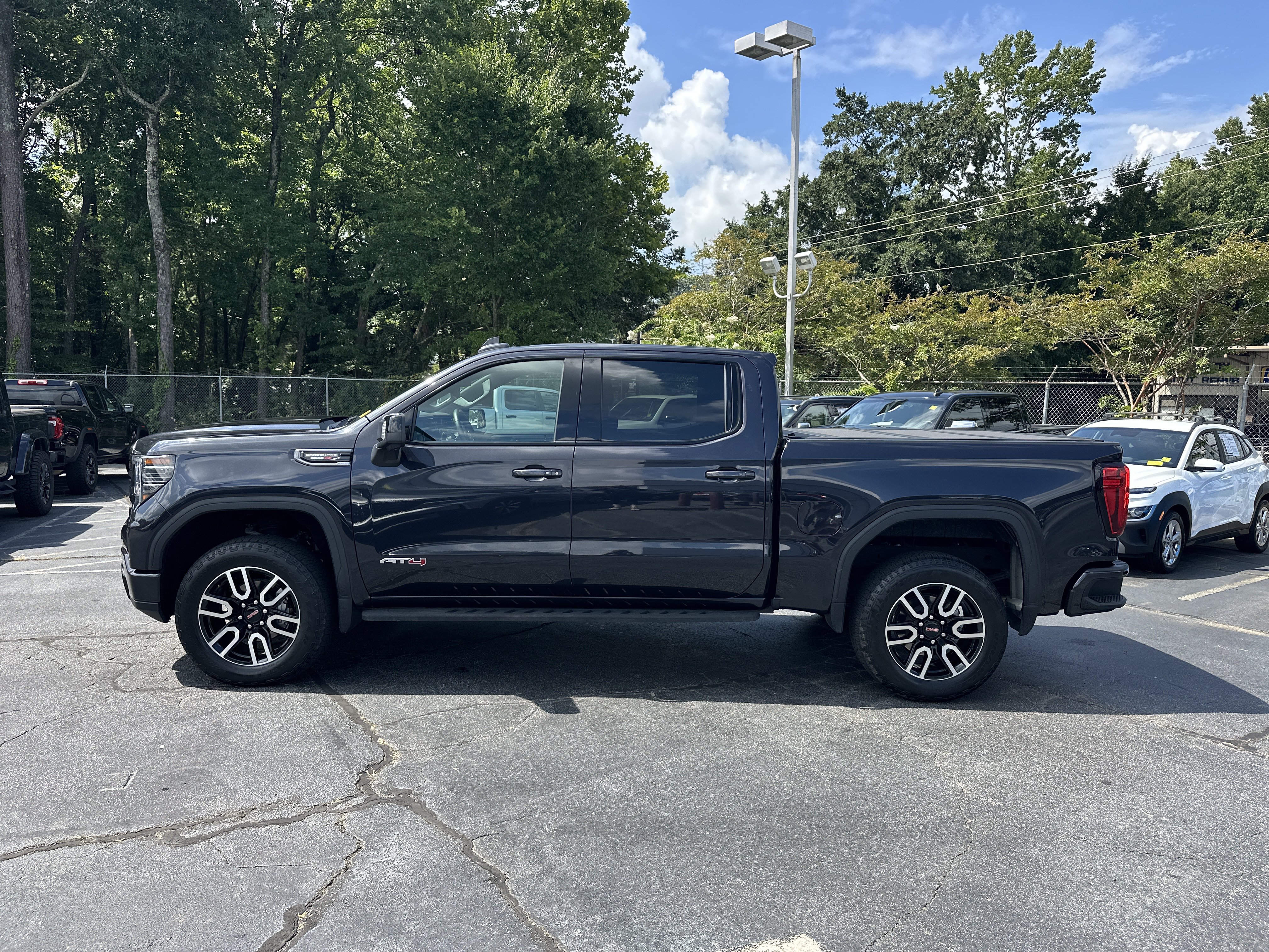 Used 2023 GMC Sierra 1500 AT4 w/ AT4 Premium Package AWD/4WD image 6