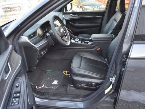 New 2025 Jeep Grand Cherokee Limited w/ Black Appearance Package image 13