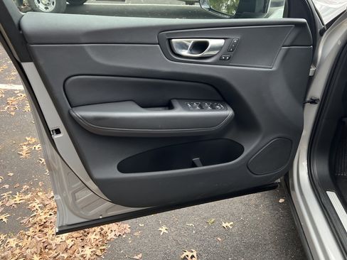 Used 2025 Volvo XC60 B5 Plus image 14