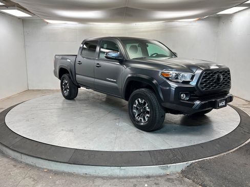 Used 2023 Toyota Tacoma TRD Off-Road image 9