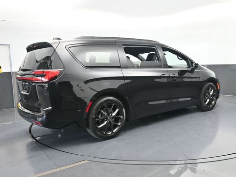 New 2026 Chrysler Pacifica Select w/ S Appearance Package image 6
