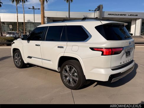 Used 2024 Toyota Sequoia Capstone image 4