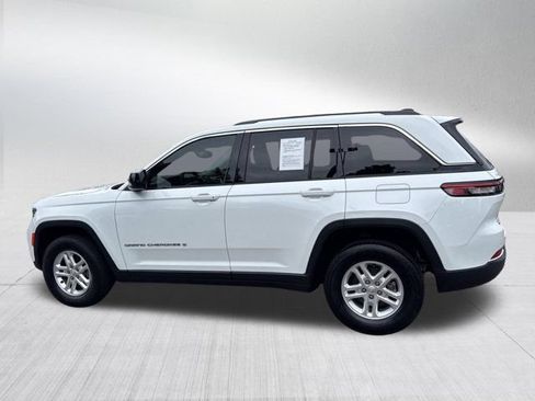 Used 2023 Jeep Grand Cherokee Laredo AWD/4WD image 9