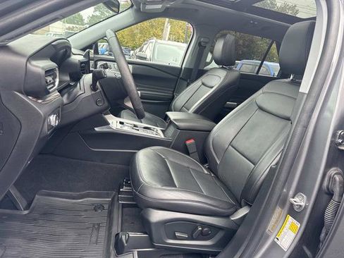 Used 2022 Ford Explorer Limited w/ Equipment Group 301A image 7