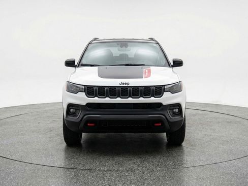 Used 2025 Jeep Compass Trailhawk AWD/4WD image 2