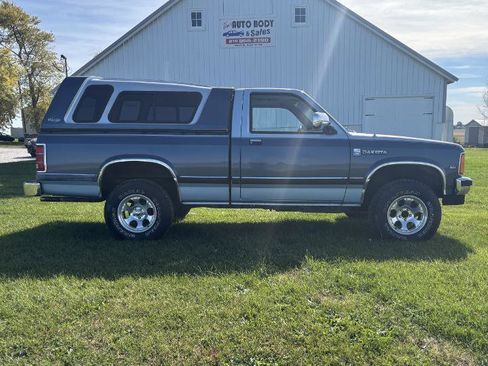 Used 1987 Dodge Dakota 4x4 Regular Cab image 2