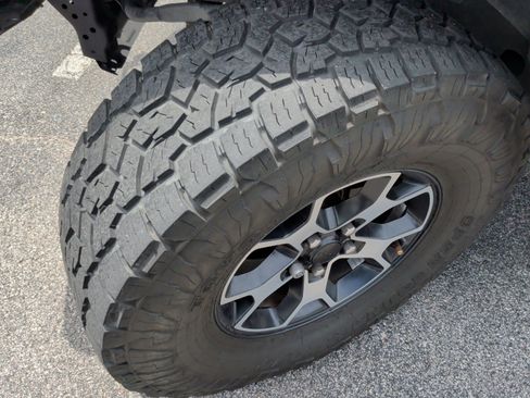 Used 2022 Jeep Wrangler Unlimited Rubicon w/ LED Lighting Group AWD/4WD image 14