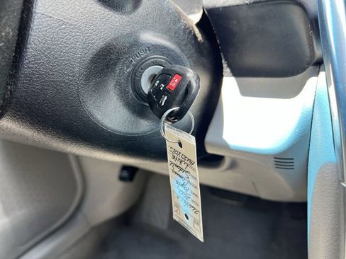 Used 2017 Toyota Camry LE FWD image 17