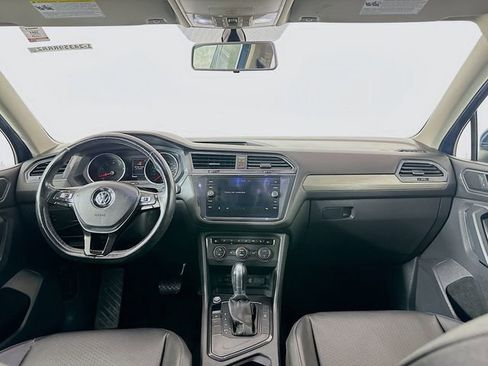 Used 2019 Volkswagen Tiguan SE w/ Panoramic Sunroof Package image 22