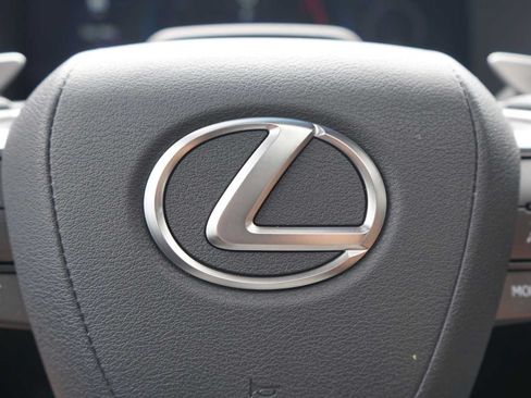 Used 2025 Lexus GX 550 w/ Cold Area Package AWD/4WD image 14