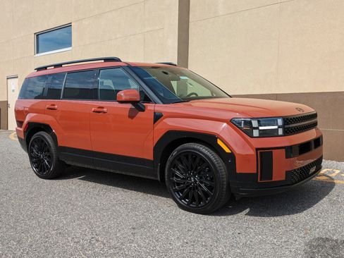 Used 2025 Hyundai Santa Fe Calligraphy image 2