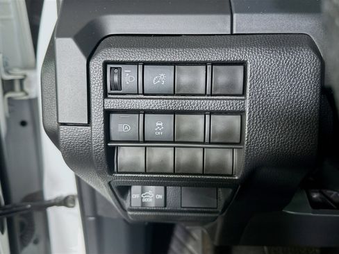 Used 2025 Toyota Tacoma SR image 17