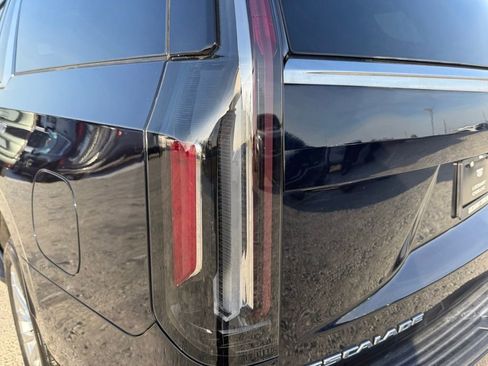 Used 2023 Cadillac Escalade ESV Premium Luxury image 10