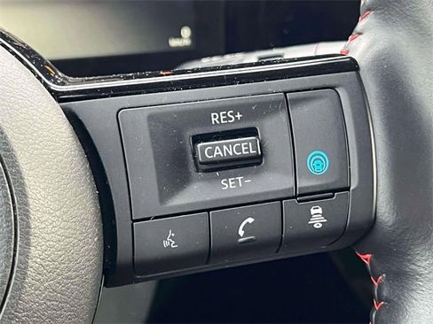 Used 2025 Nissan Kicks SR w/ SR Premium Package image 21