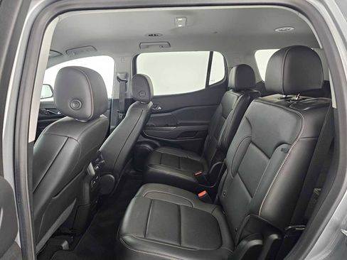 Used 2023 GMC Acadia SLT FWD image 18