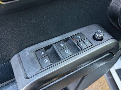 Used 2017 Toyota Tacoma TRD Sport image 12