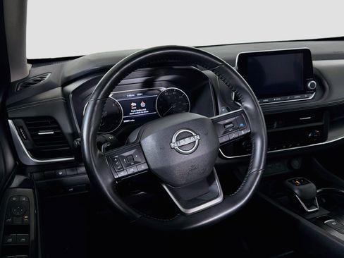 Used 2025 Nissan Rogue SV FWD image 18