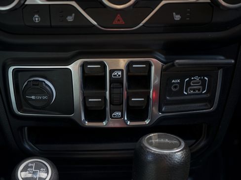 Used 2021 Jeep Gladiator Willys image 18